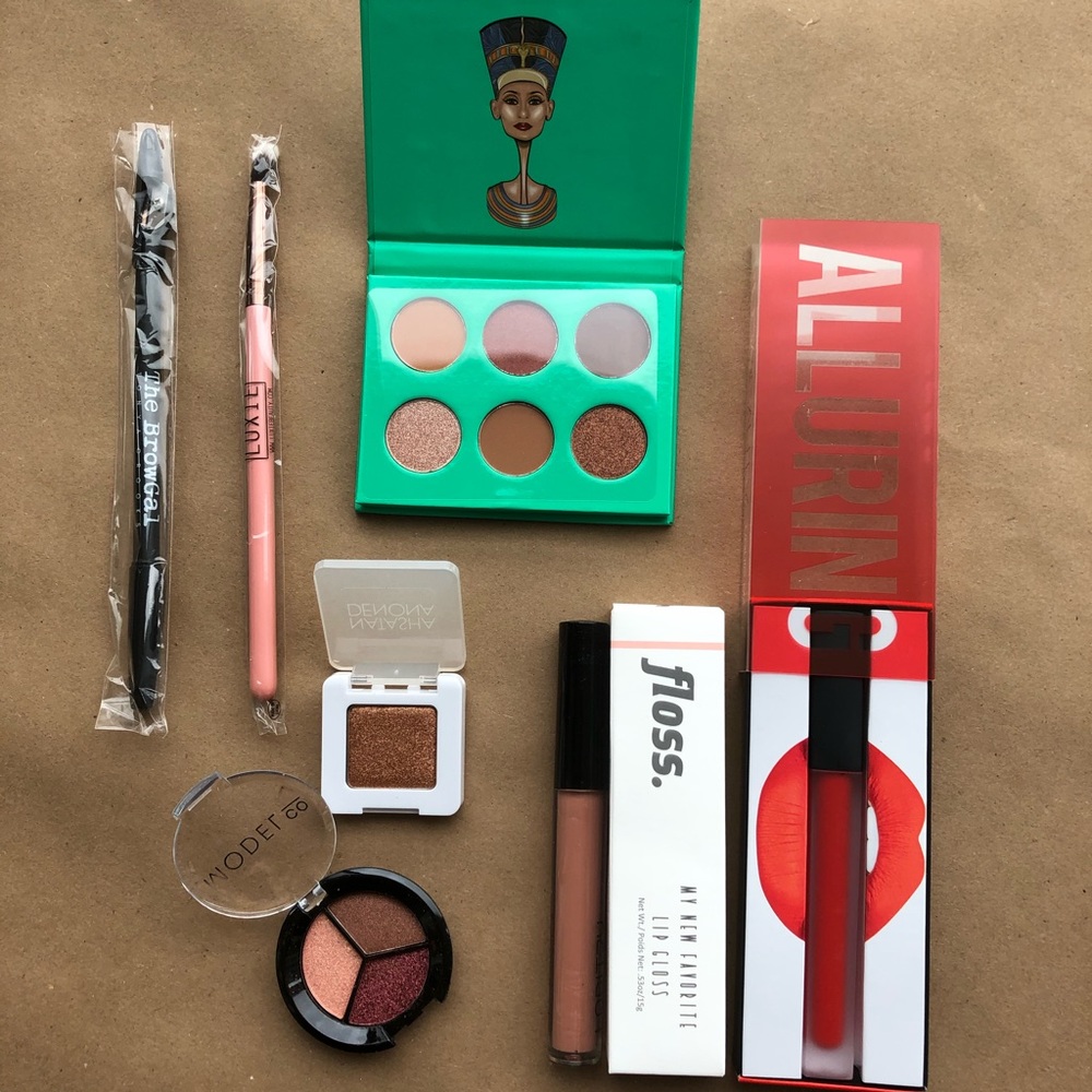 SOLD Make-up Bundle